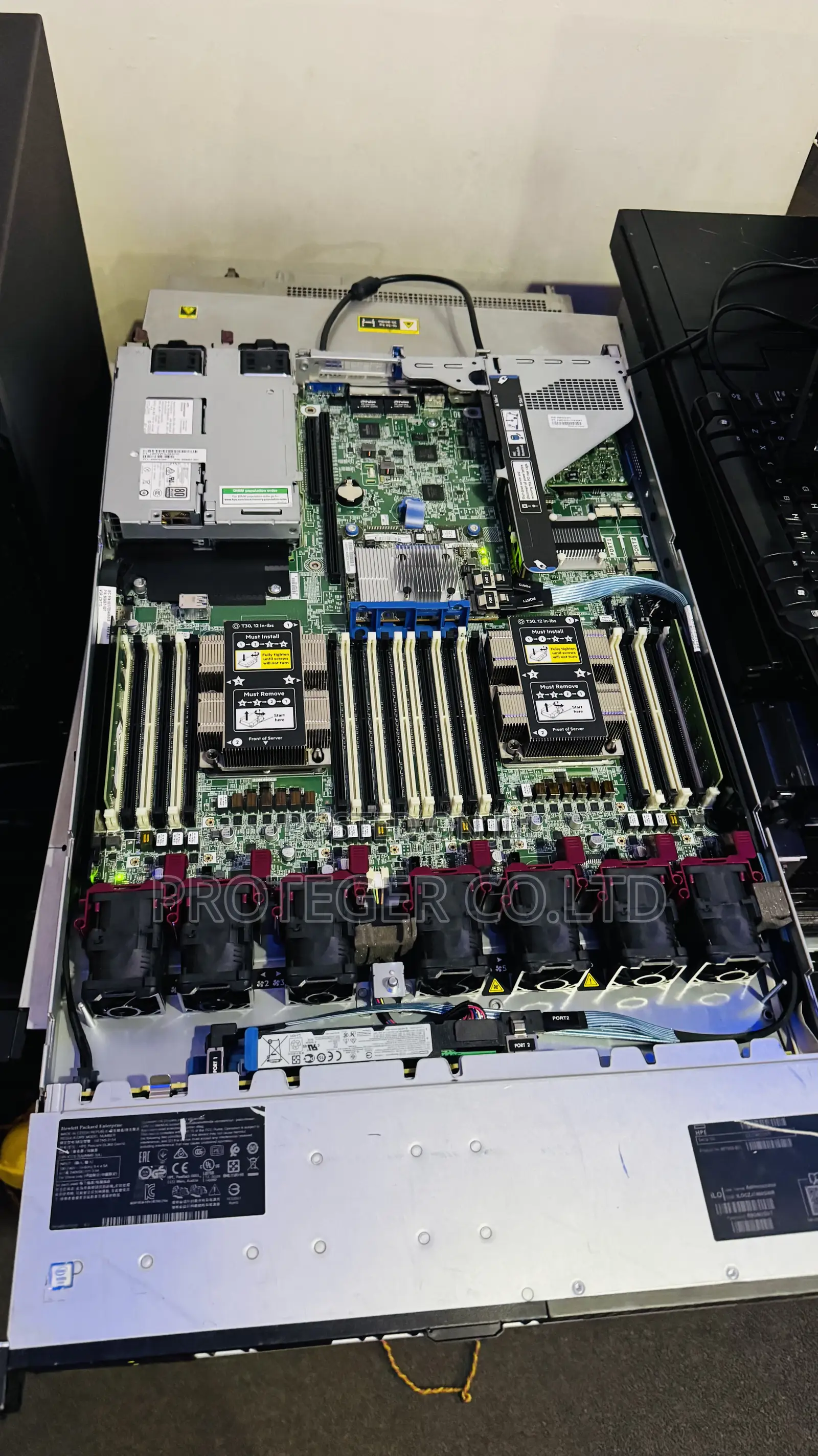 Server HP ProLiant DL360 Gen10 16GB Intel Xeon HDD 640GB