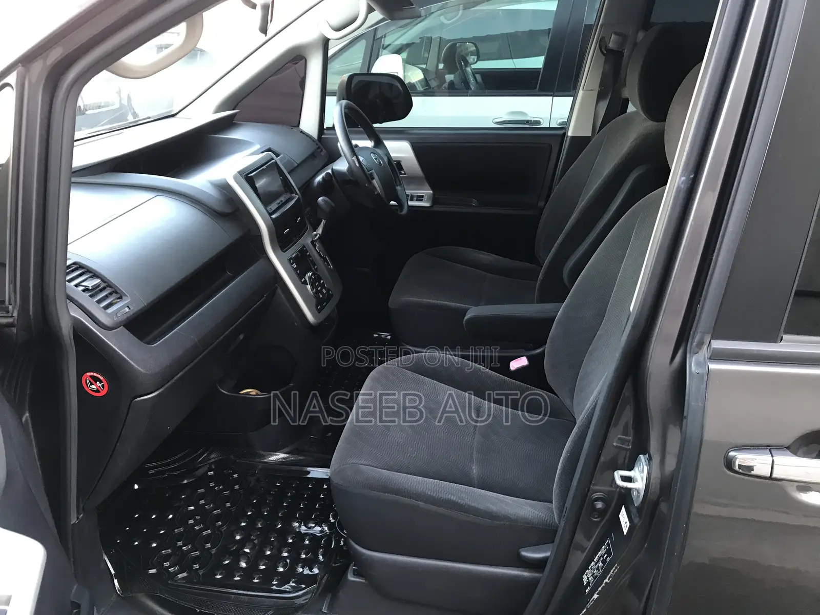 Toyota Noah 2012 Gray