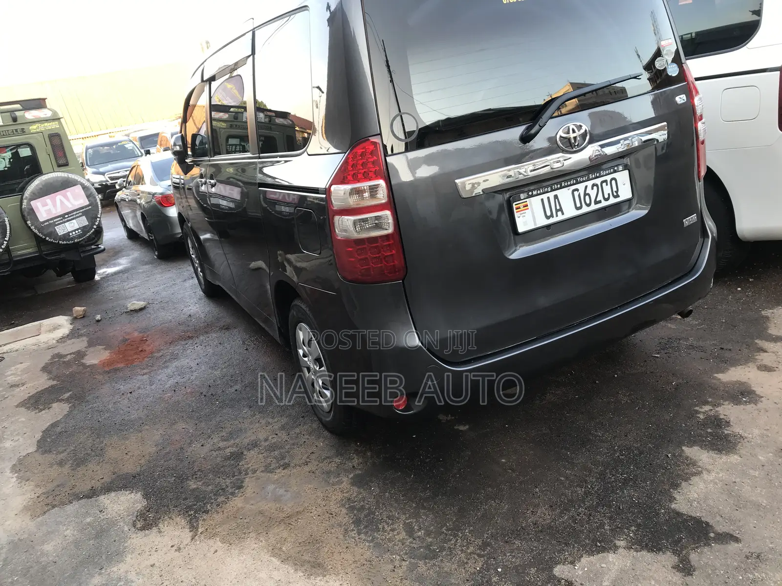 Toyota Noah 2012 Gray