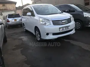 Toyota Noah 2012 White