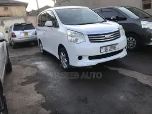 Toyota Noah 2012 White