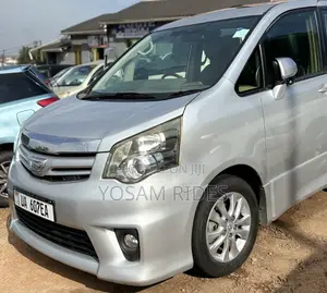 Toyota Noah 2.0 143hp FWD (7 Seater) 2012 Silver