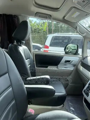 Toyota Noah 2.0 143hp FWD (7 Seater) 2012 Silver