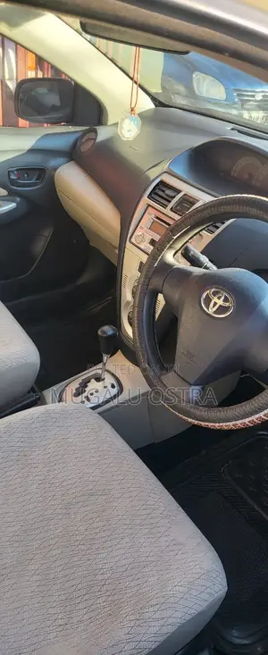 Toyota Belta 2006 Green