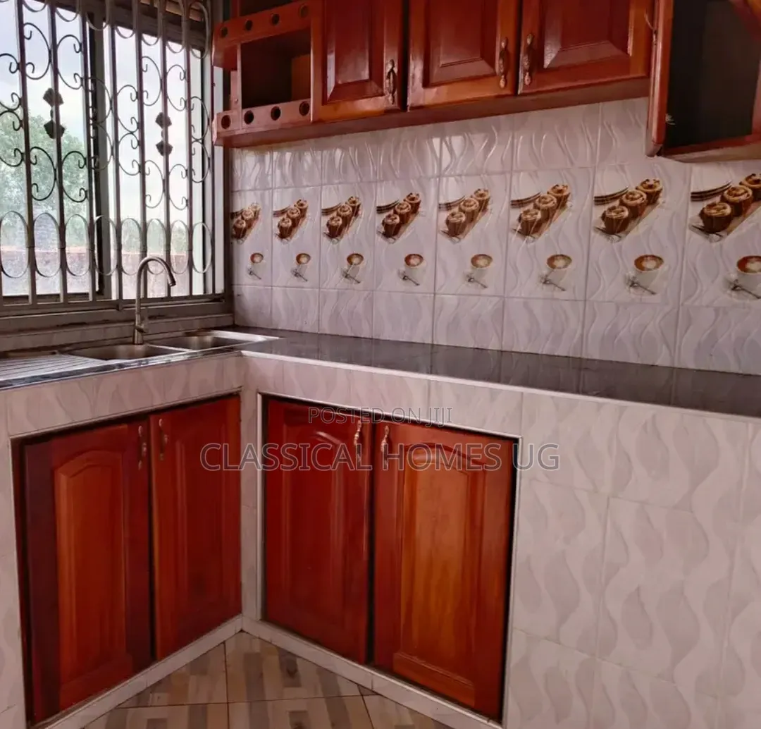 3bdrm Apartment in Mutundwe, Central Division for rent