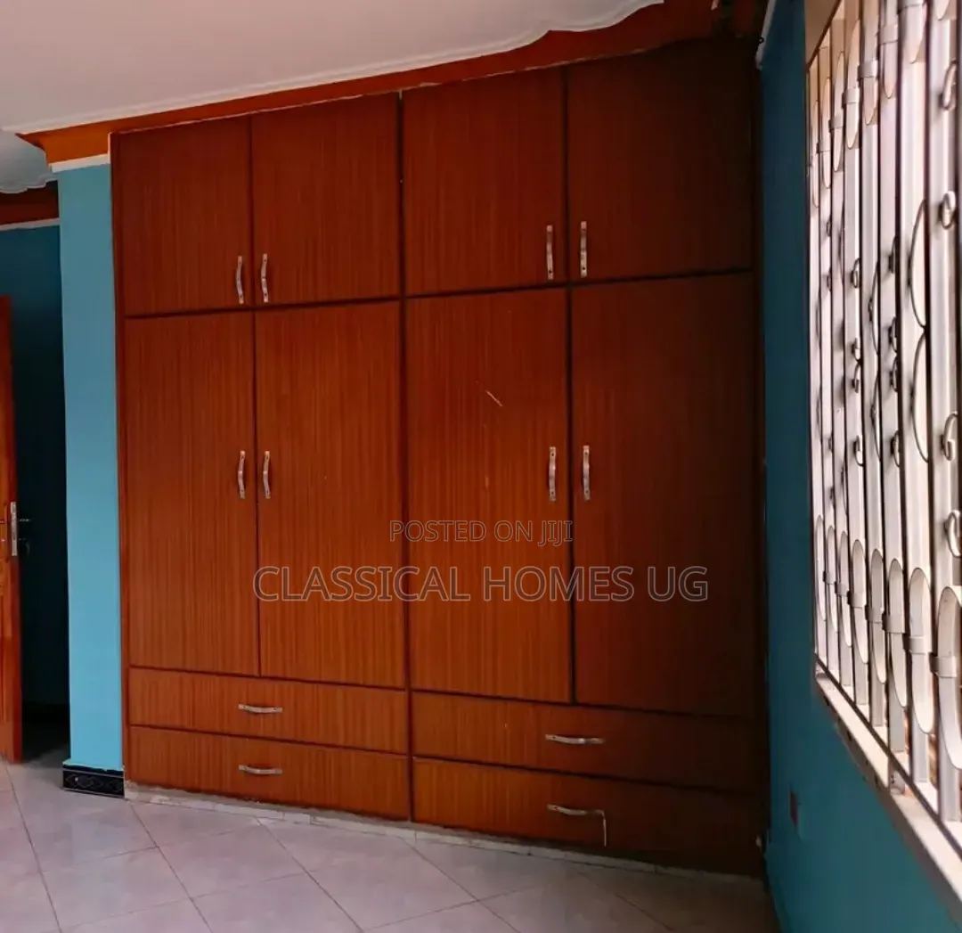 3bdrm Apartment in Mutundwe, Central Division for rent