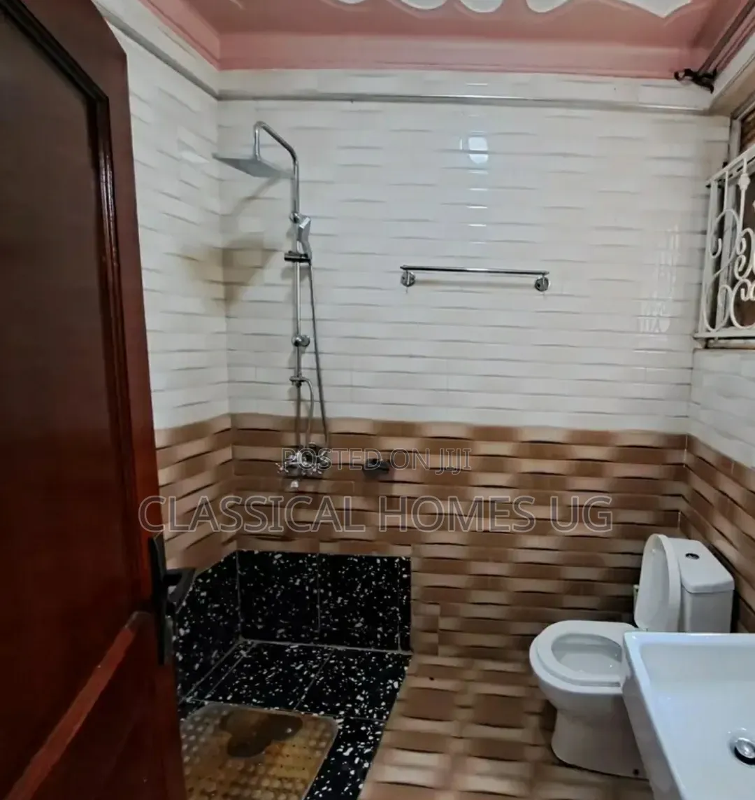3bdrm Apartment in Mutundwe, Central Division for rent