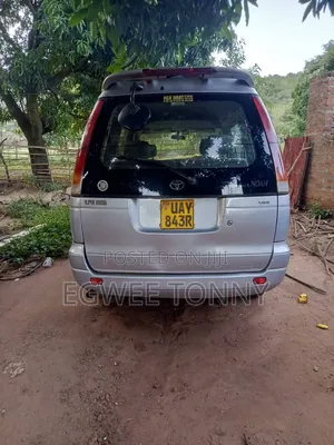 Toyota Noah 2001 Silver
