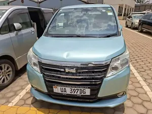Toyota Noah 2016