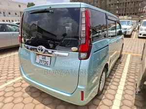 Toyota Noah 2016