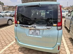 Toyota Noah 2016