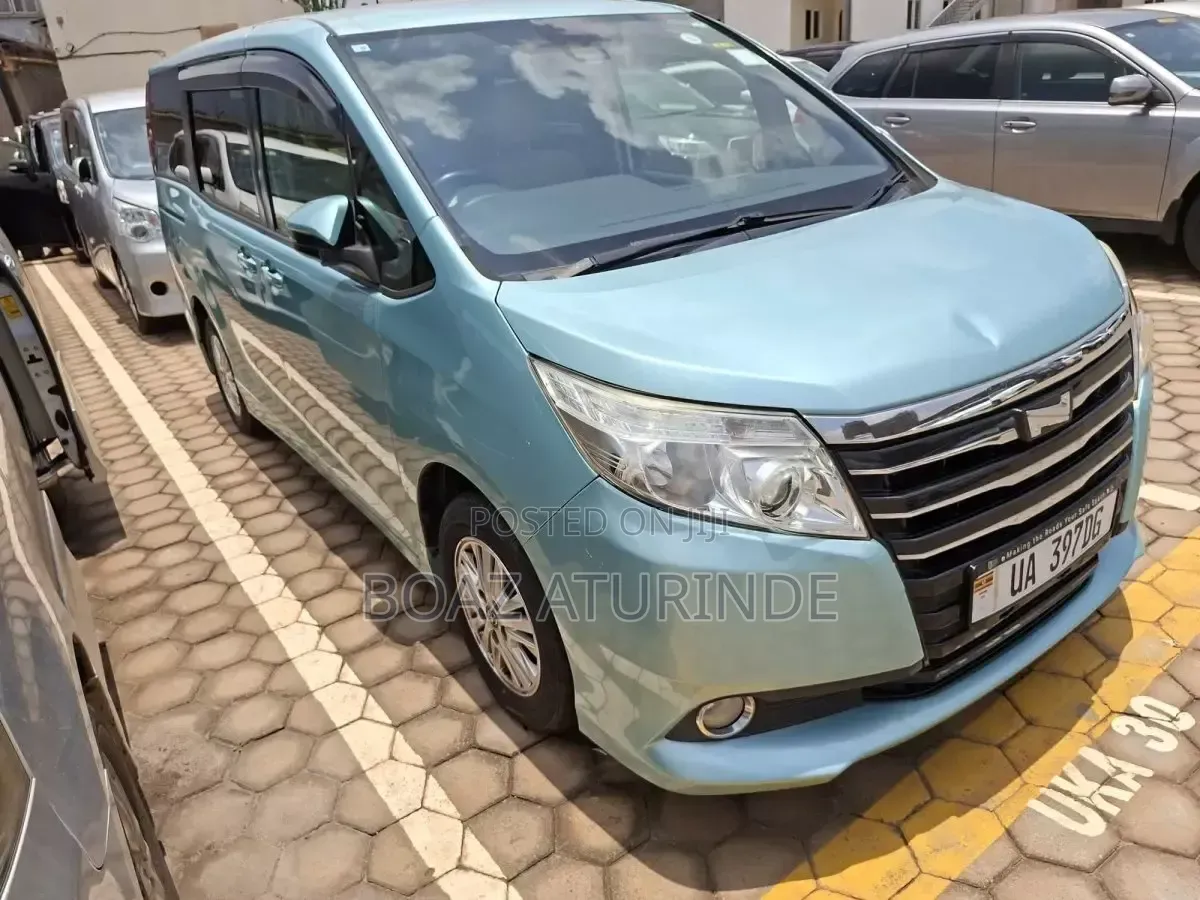 Toyota Noah 2016