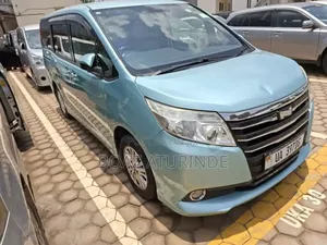 Toyota Noah 2016