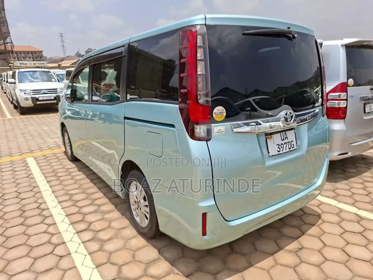 Toyota Noah 2016