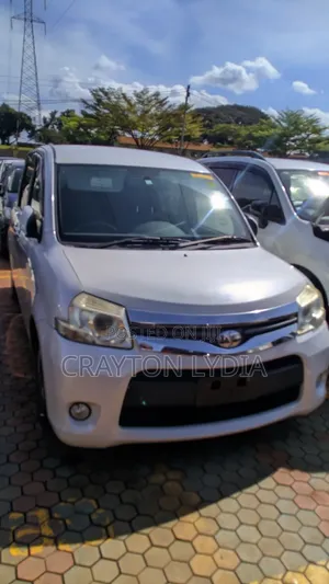 Toyota Sienta 1.5 AWD 2012 Gray