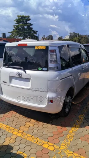 Toyota Sienta 1.5 AWD 2012 Gray