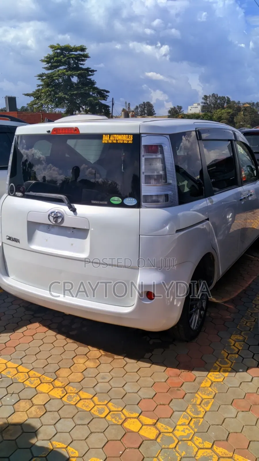 Toyota Sienta 1.5 AWD 2012 Gray