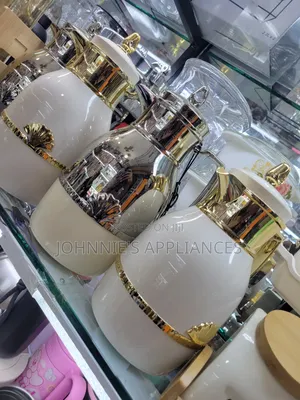 1.5l White and Gold Vacuum Flasks
