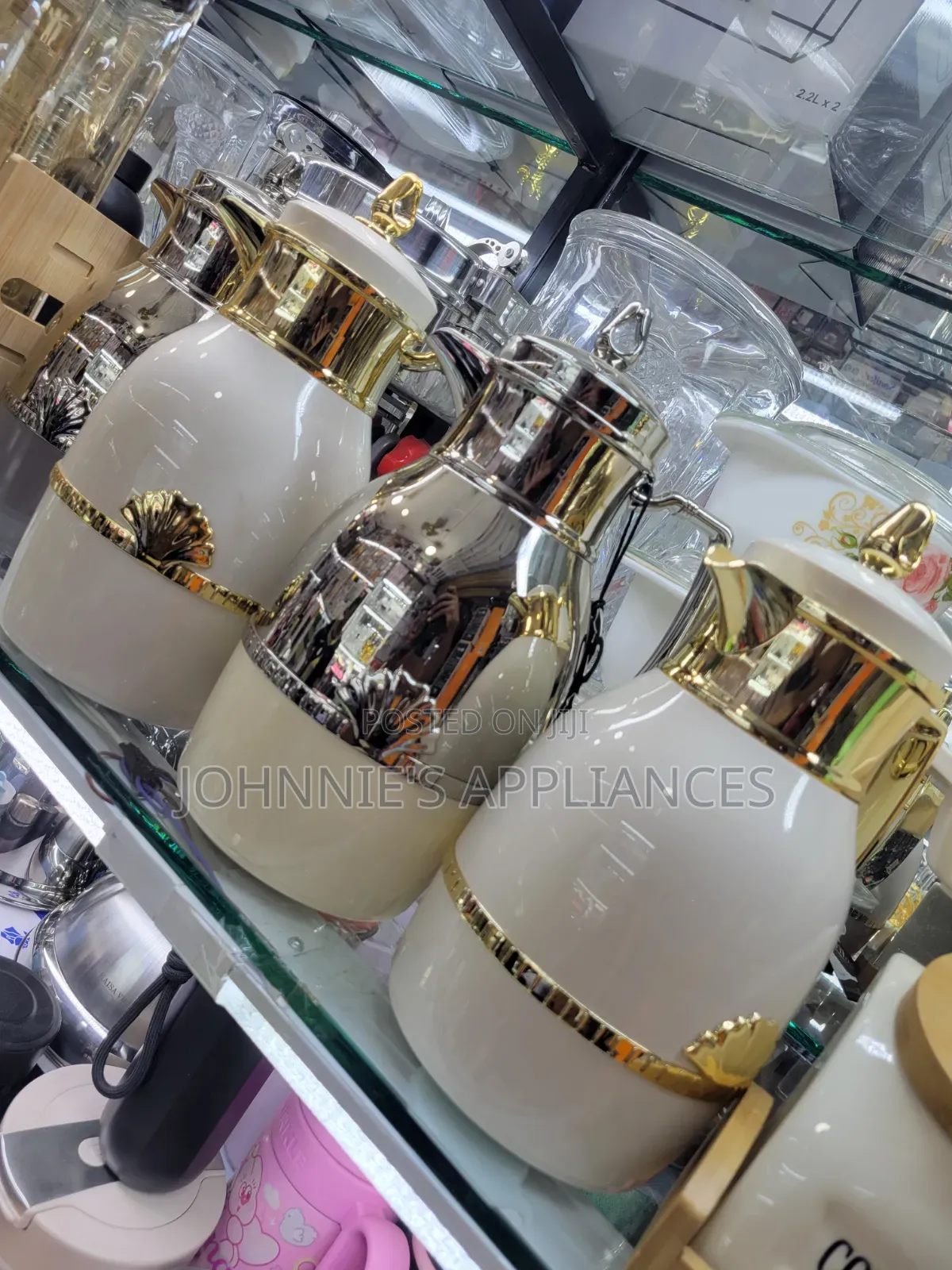 1.5l White and Gold Vacuum Flasks