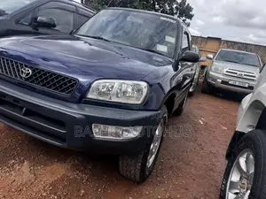 Toyota RAV4 Automatic 2000 Blue