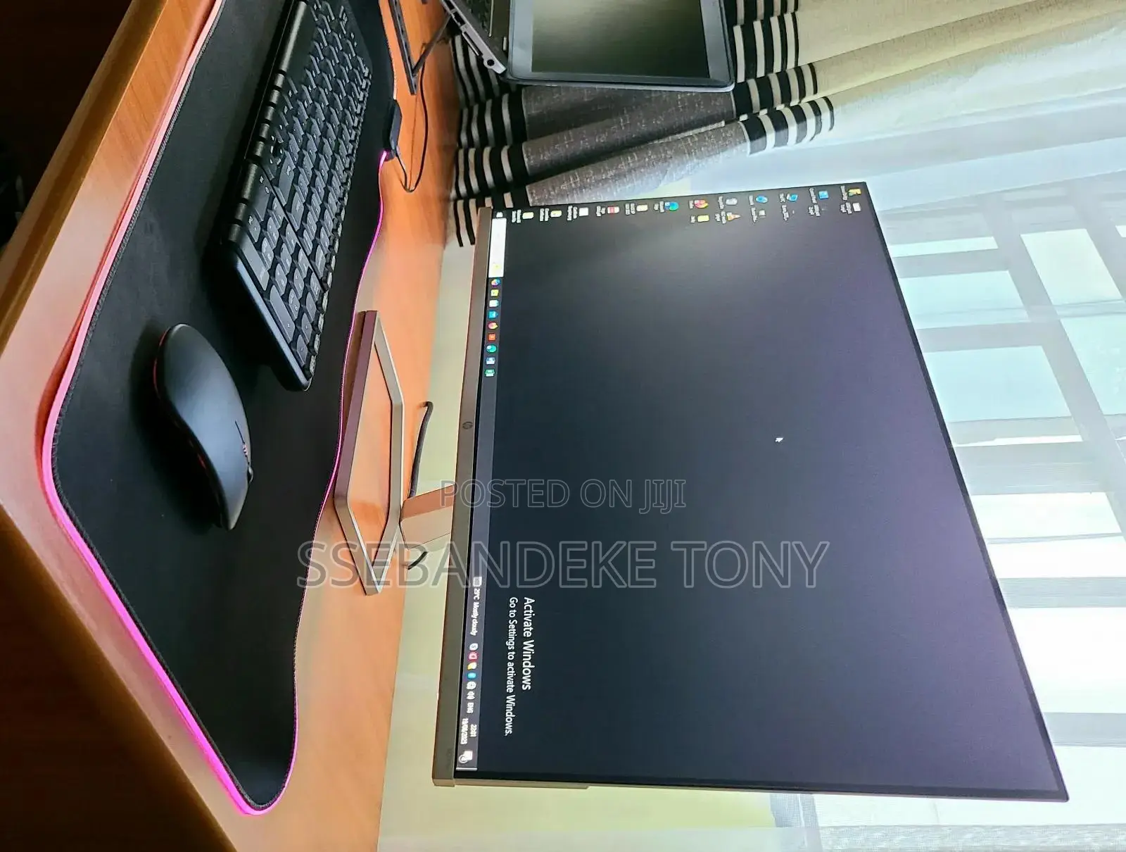 Hp M27fw Monitor Full Work Station Set.