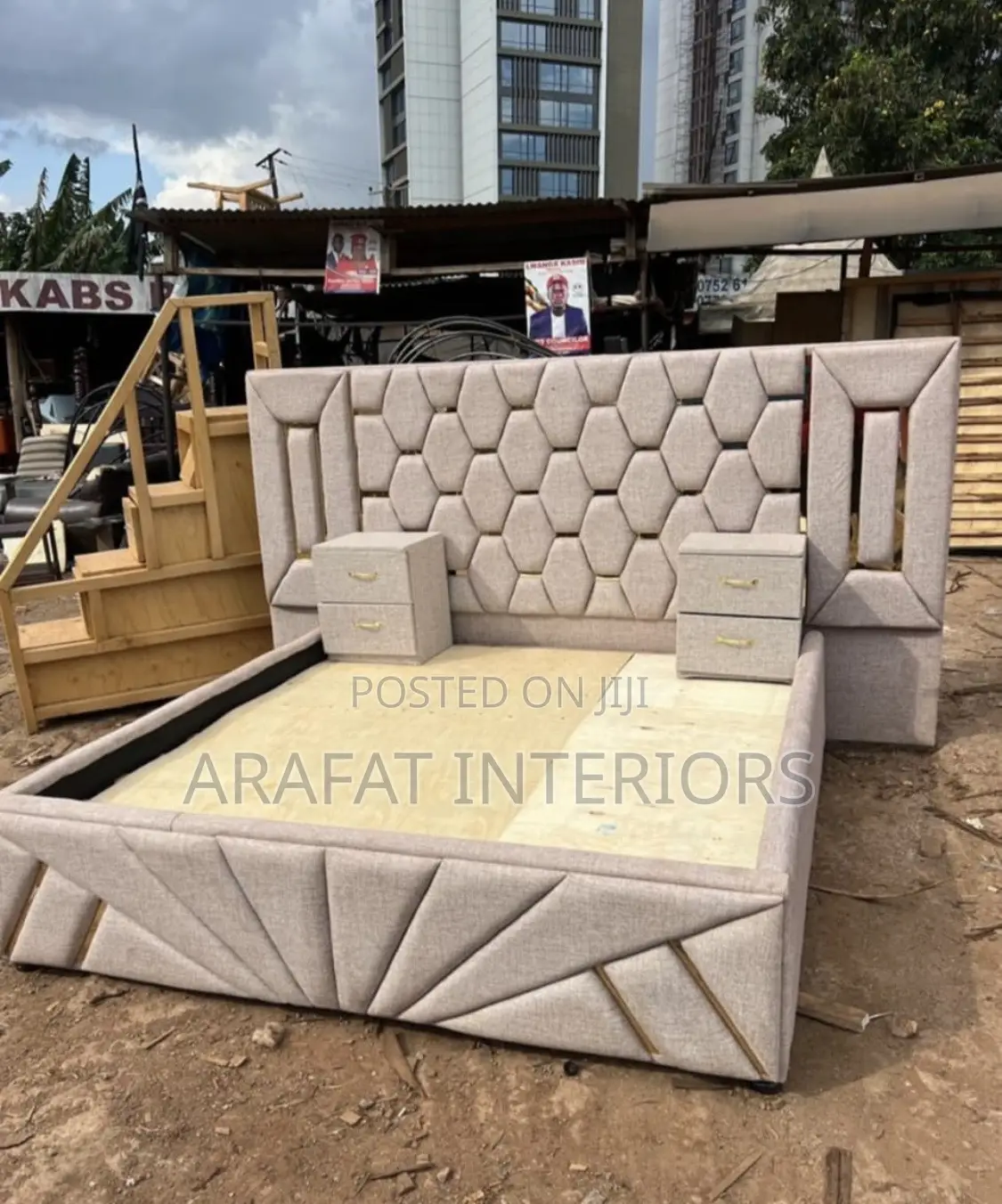  **Hexa Royale Tufted Bed** 