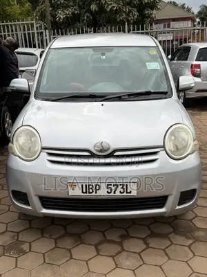Toyota Sienta 1.5 FWD 2008 Silver
