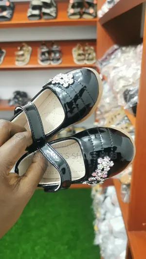 Girls' Glossy Strap Flat Shoes