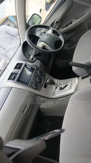 Toyota Axio 2010 Silver