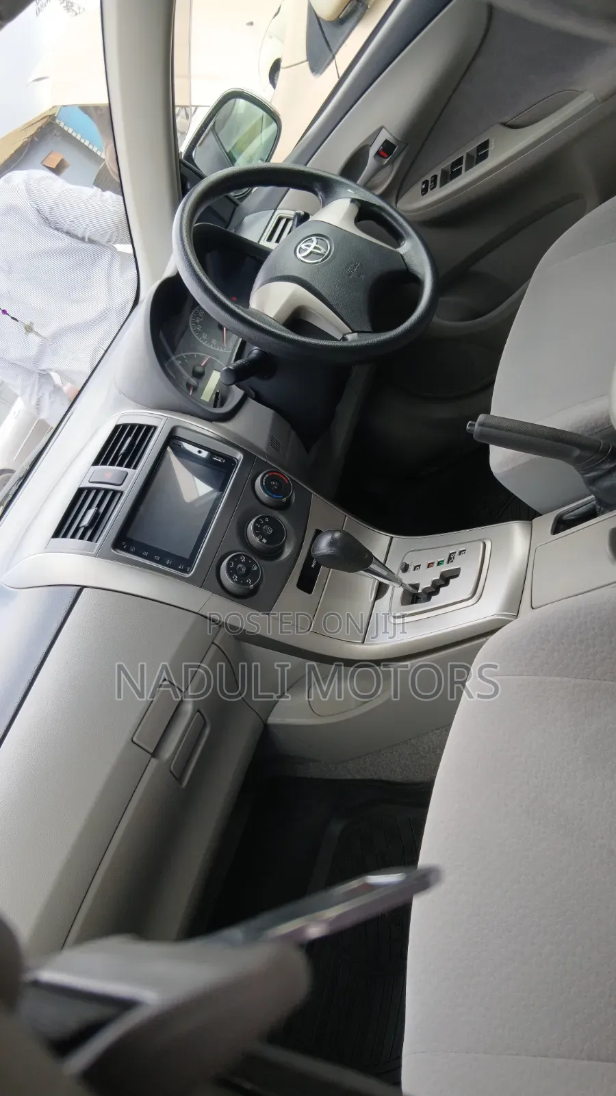 Toyota Axio 2010 Silver
