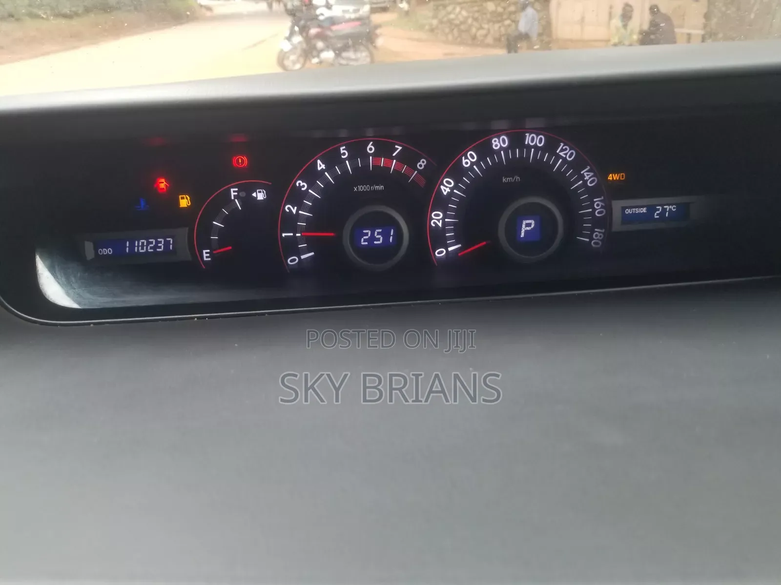 Toyota Noah 2.0 143hp AWD (7 Seater) 2009 White