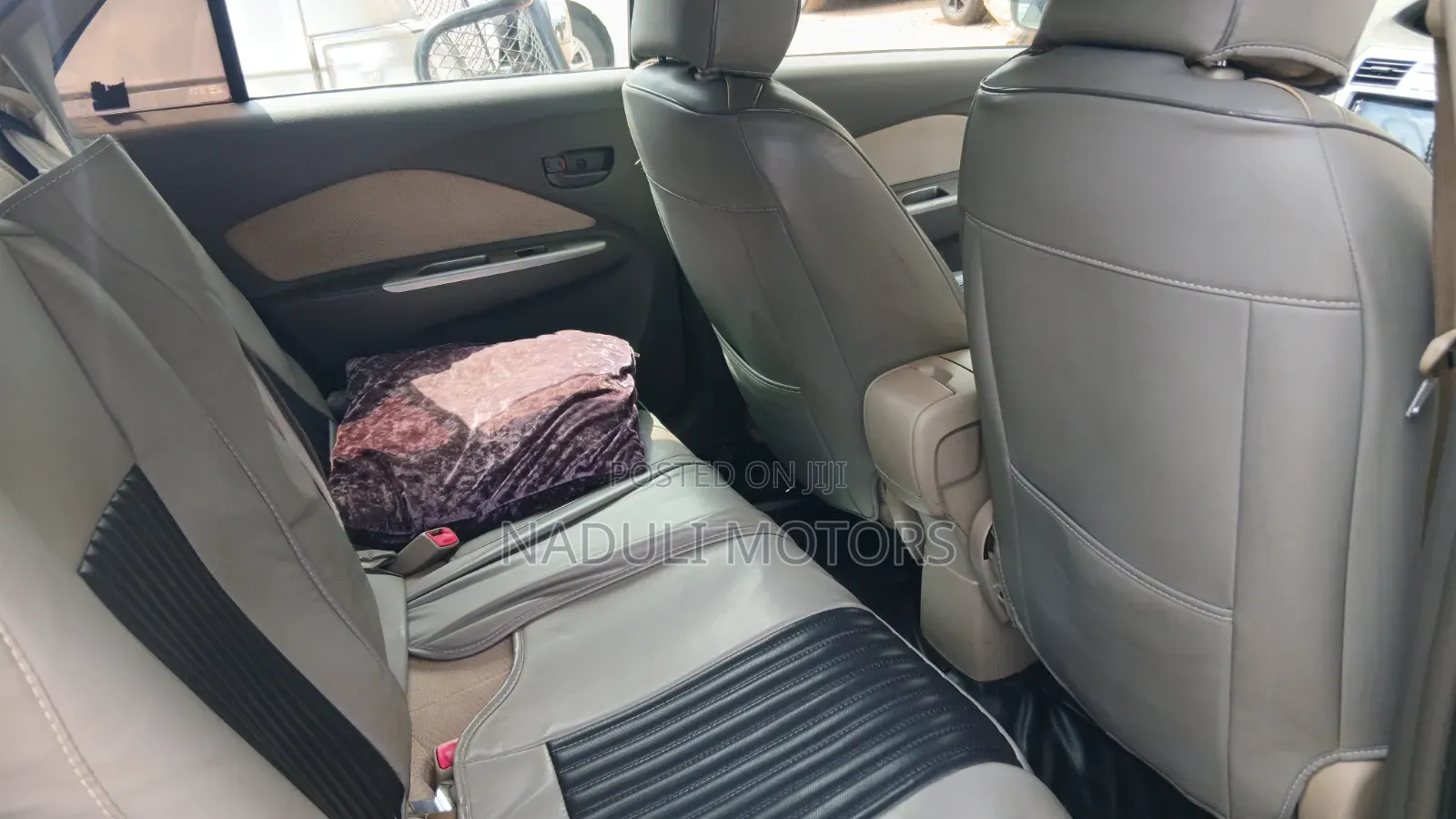 Toyota Belta 2010 Silver