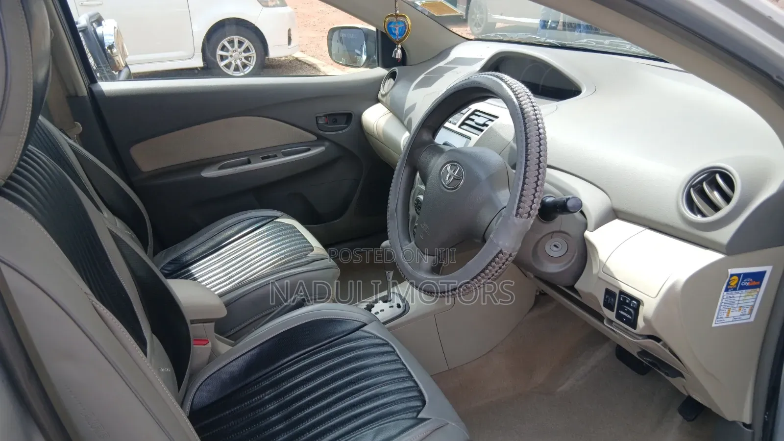 Toyota Belta 2010 Silver