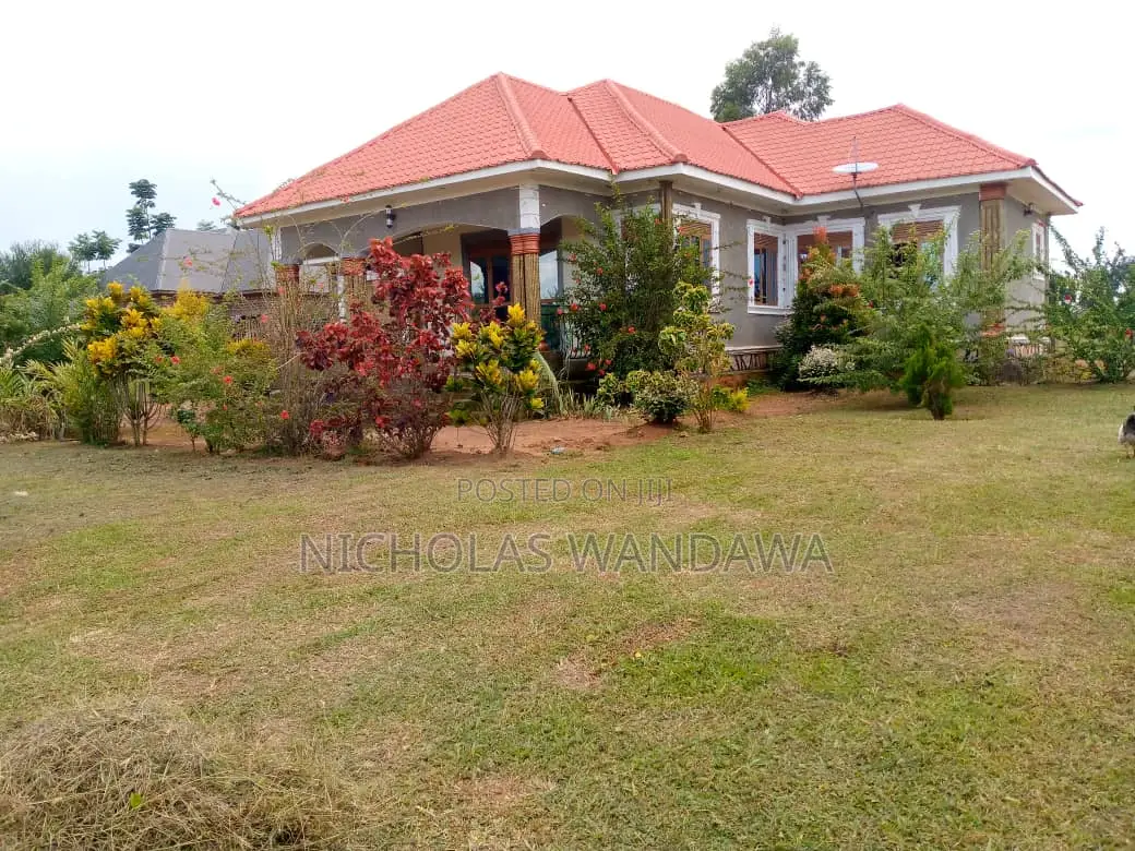 5bdrm Bungalow in Mbale for sale