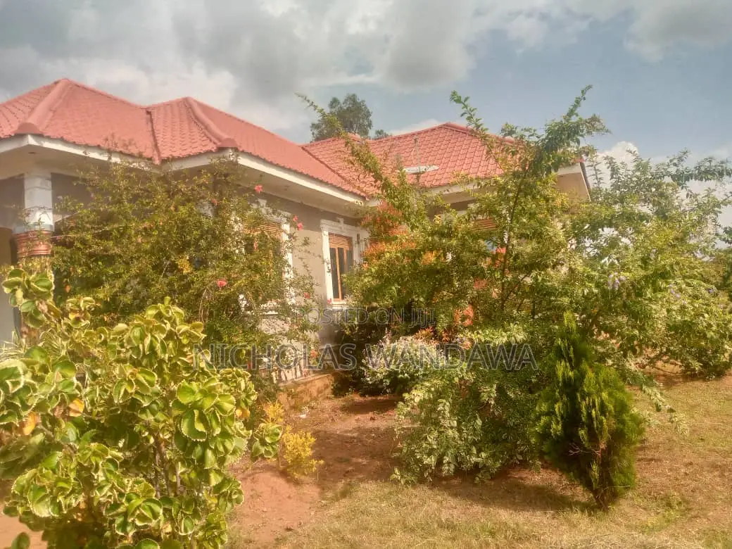 5bdrm Bungalow in Mbale for sale