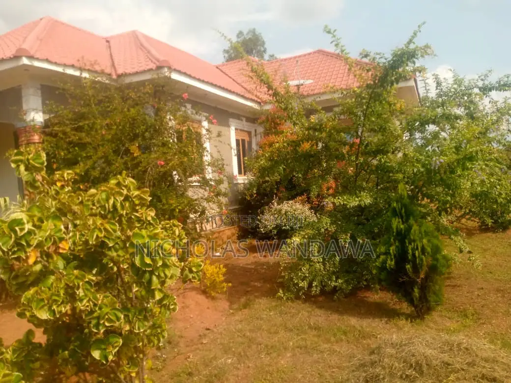 5bdrm Bungalow in Mbale for sale