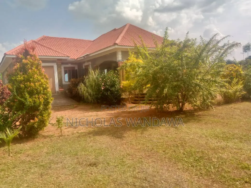 5bdrm Bungalow in Mbale for sale