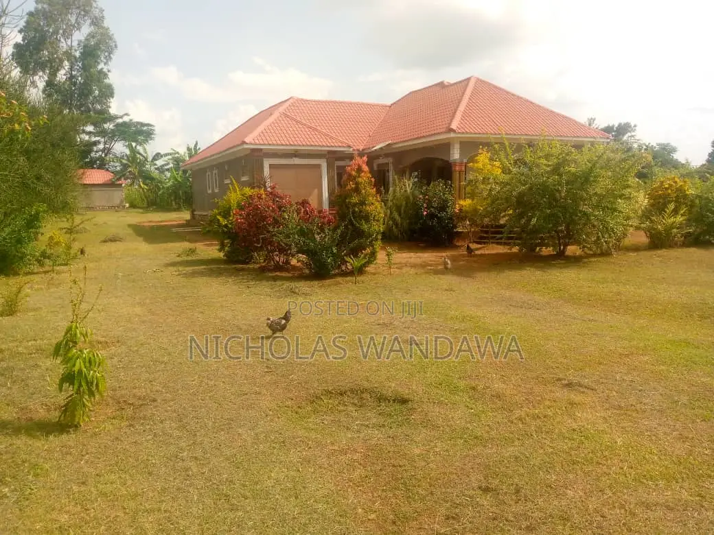 5bdrm Bungalow in Mbale for sale