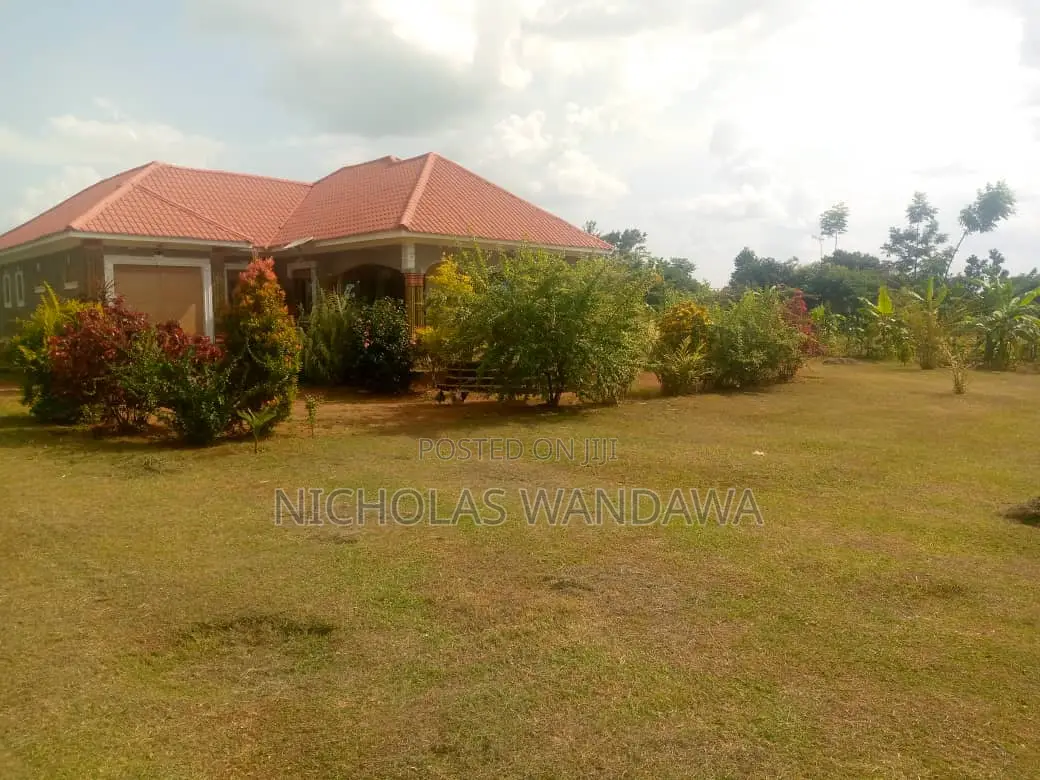 5bdrm Bungalow in Mbale for sale