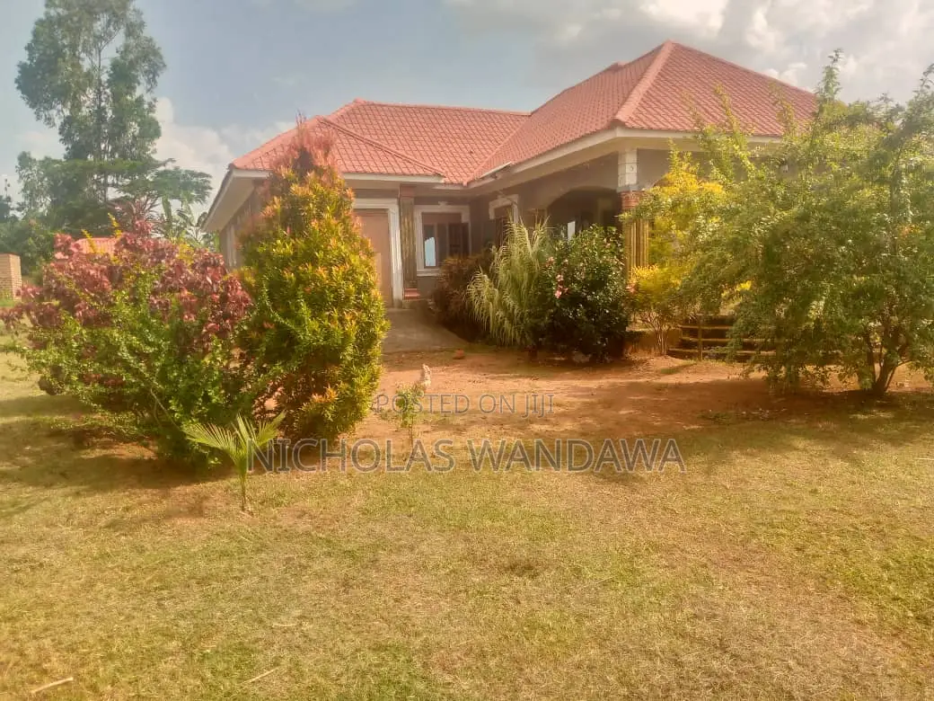 5bdrm Bungalow in Mbale for sale