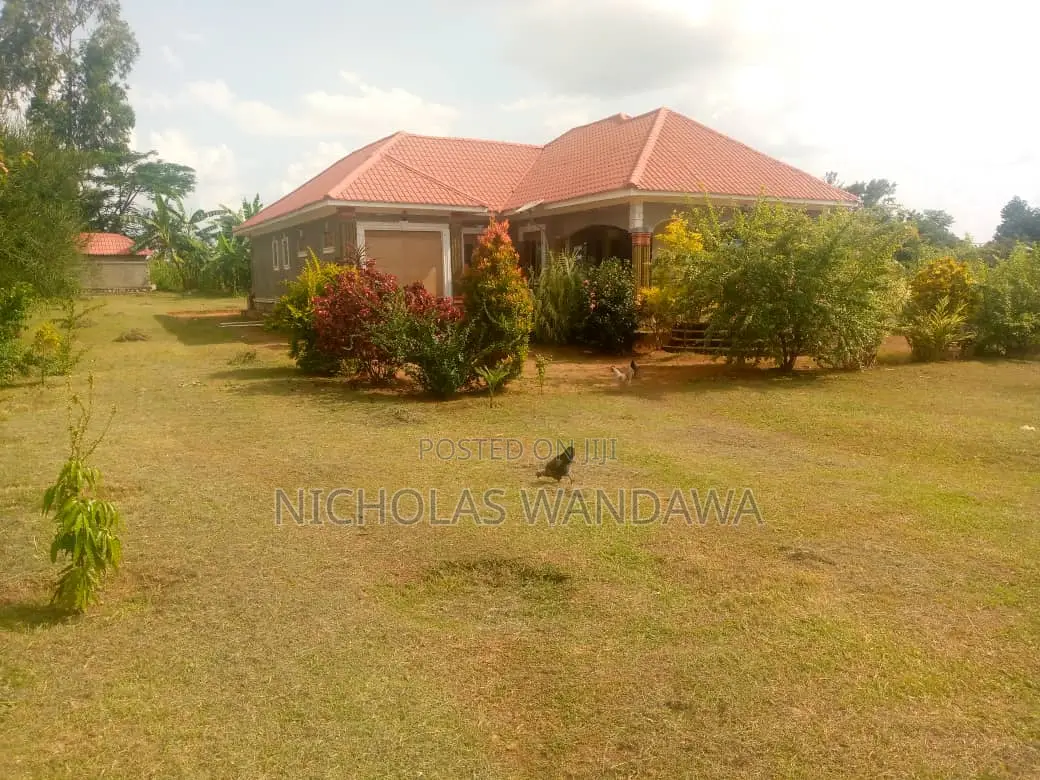 5bdrm Bungalow in Mbale for sale