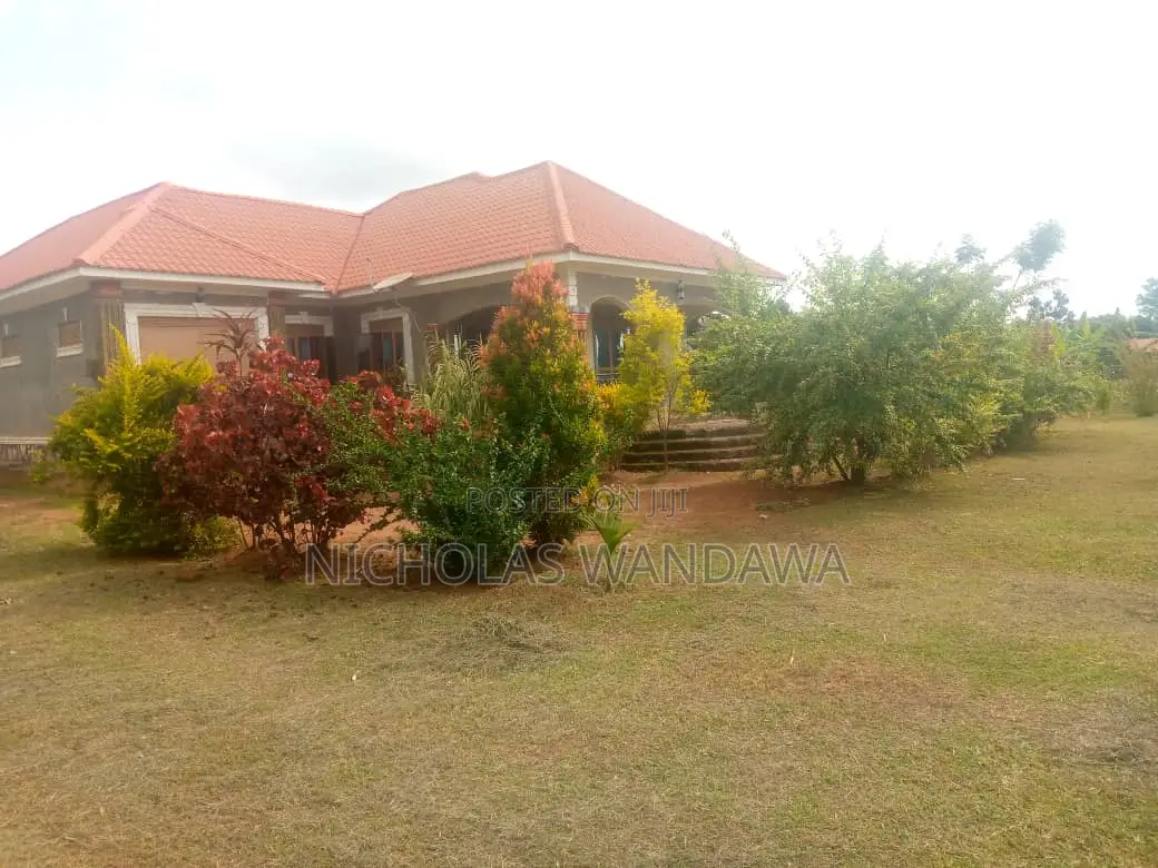 5bdrm Bungalow in Mbale for sale