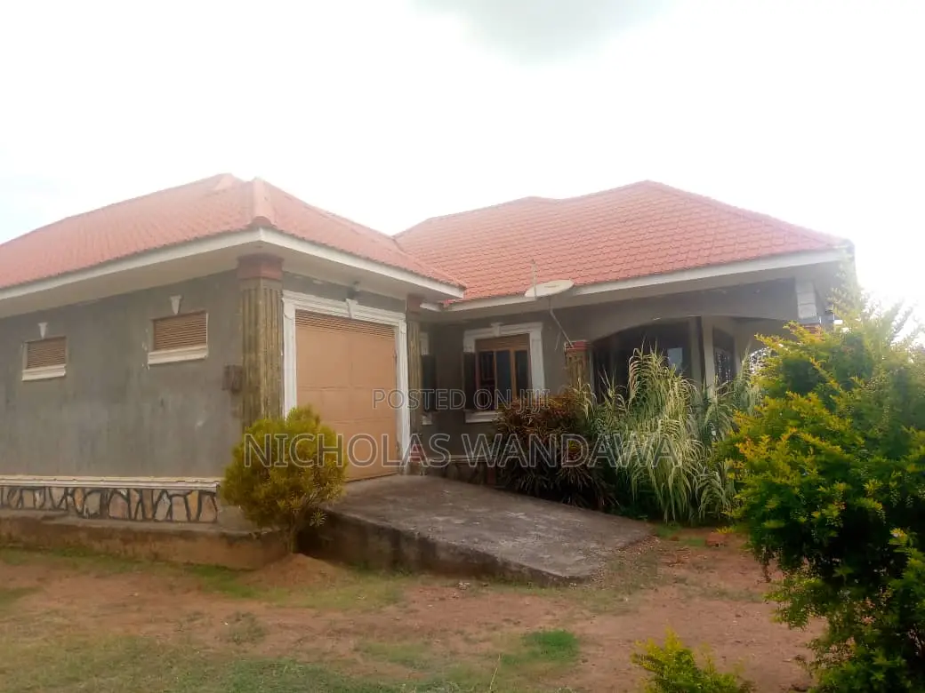 5bdrm Bungalow in Mbale for sale