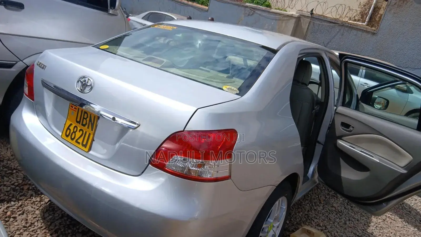 Toyota Belta 2010 Silver