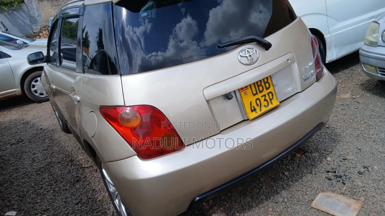 Toyota IST 2008 Gold