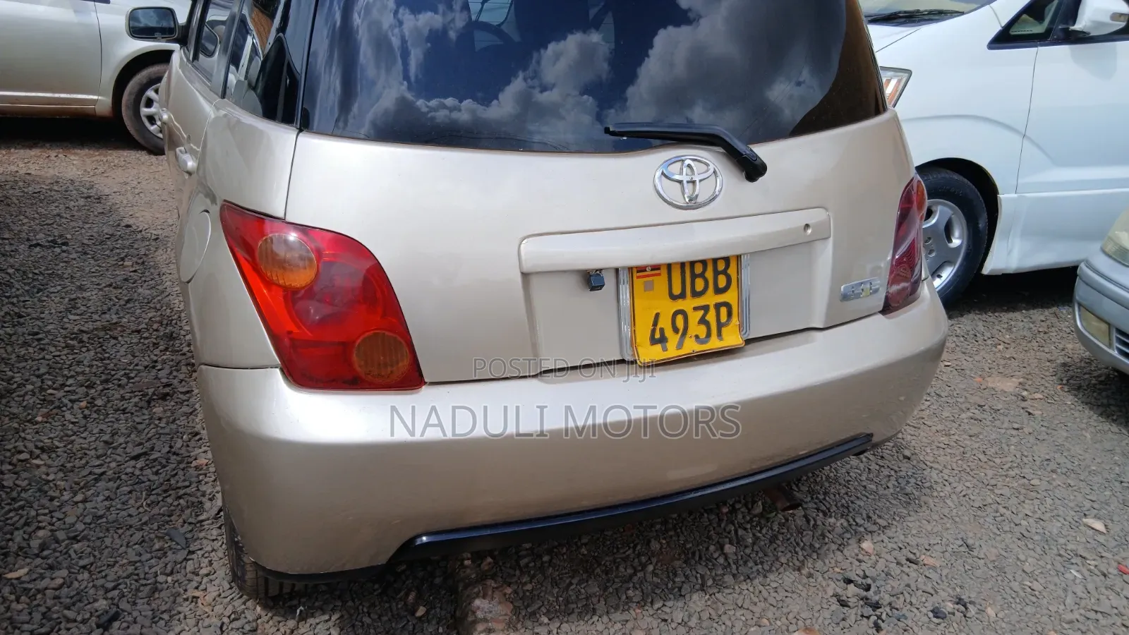 Toyota IST 2008 Gold