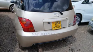 Toyota IST 2008 Gold