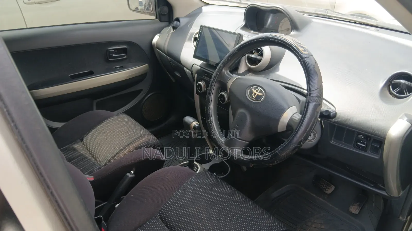 Toyota IST 2008 Gold