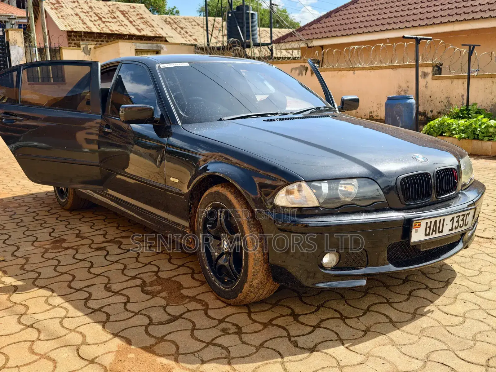 BMW 320i 2004 Black