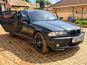 BMW 320i 2004 Black